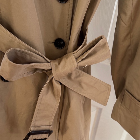 Banana Republic Classic Tan Trench Coat with bottom ruffle detail - Picture 9 of 9